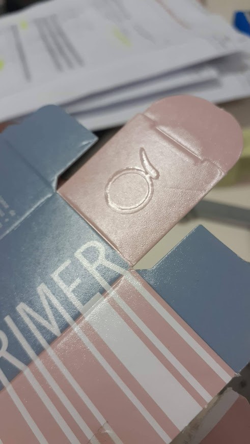 Estojo cosméticos — detalhe emboss e fechamento